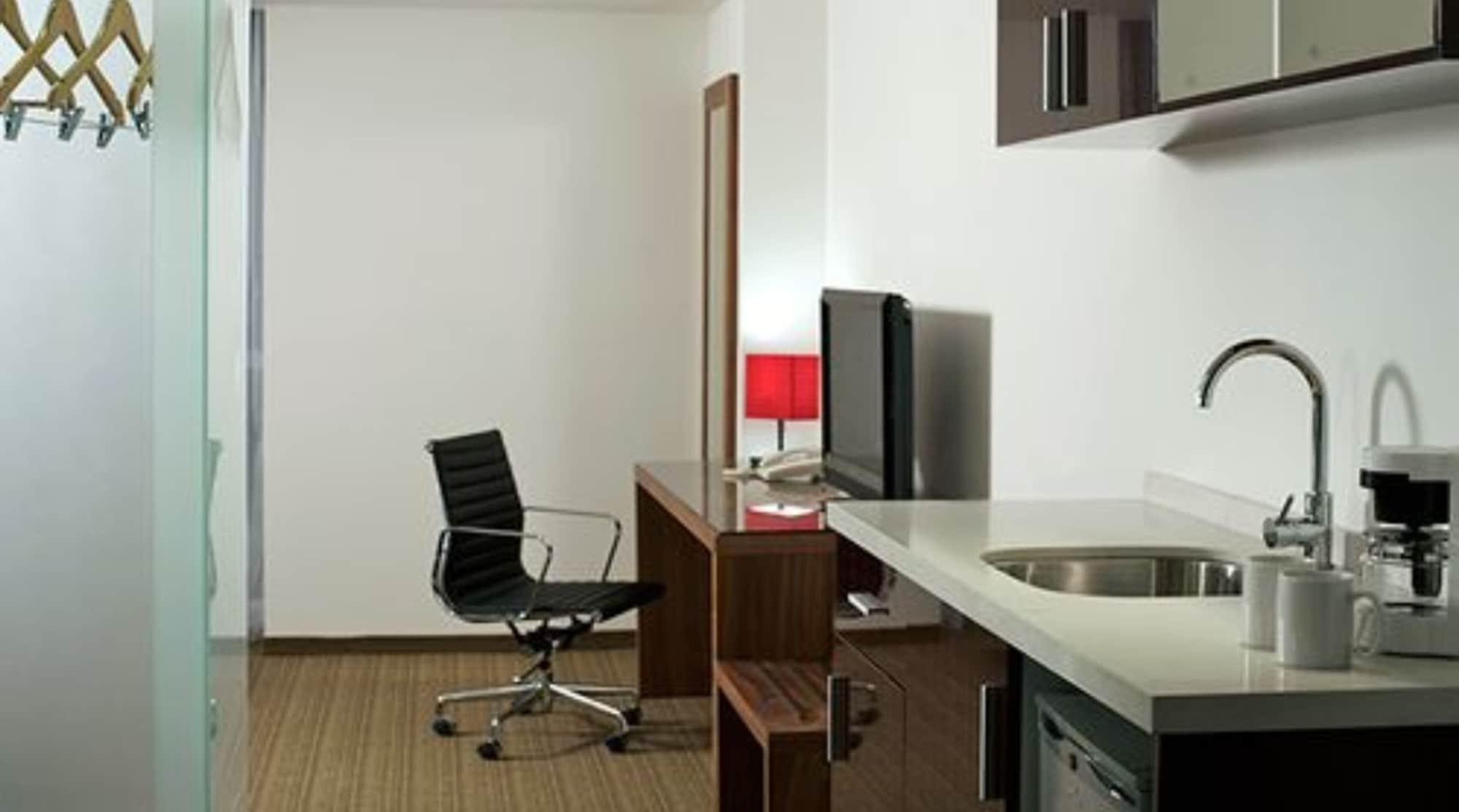 Casa Inn Premium Hotel Queretaro Exterior photo A typical studio apartment