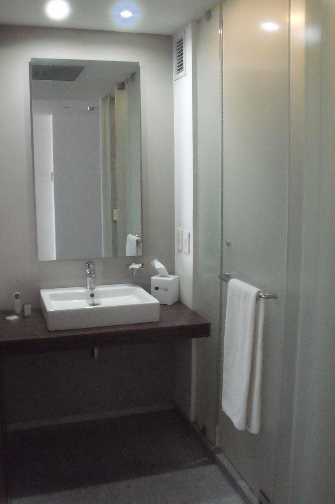 Casa Inn Premium Hotel Queretaro Exterior photo A bathroom in a hotel