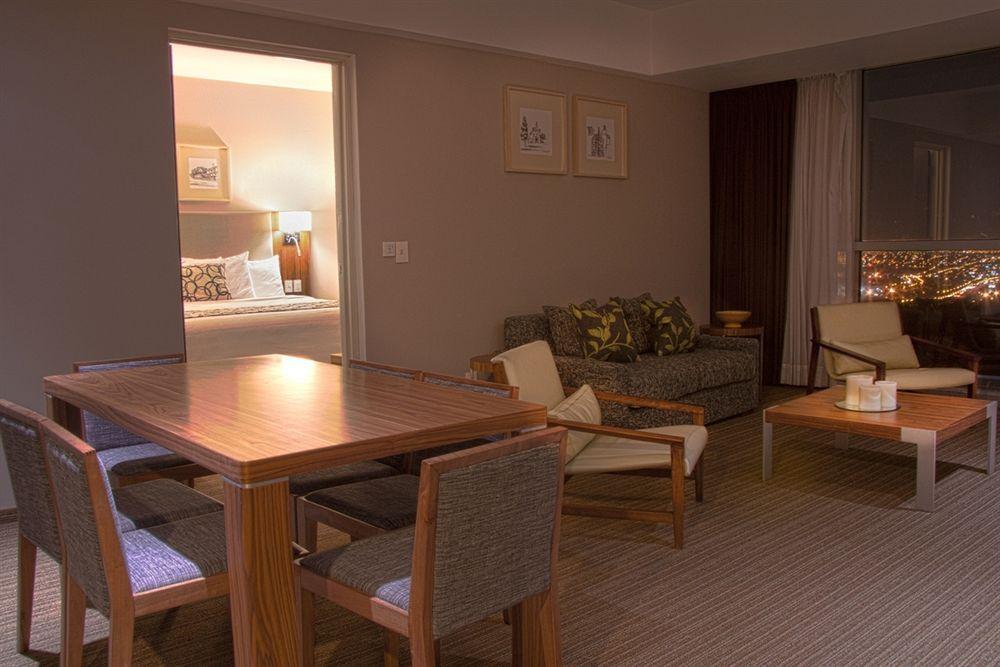 Casa Inn Premium Hotel Queretaro Exterior photo A suite at the Hilton London Heathrow