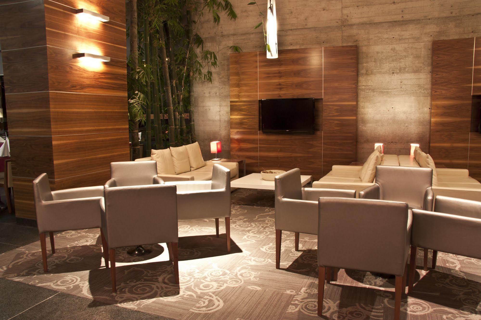 Casa Inn Premium Hotel Queretaro Exterior photo The lounge at the airport